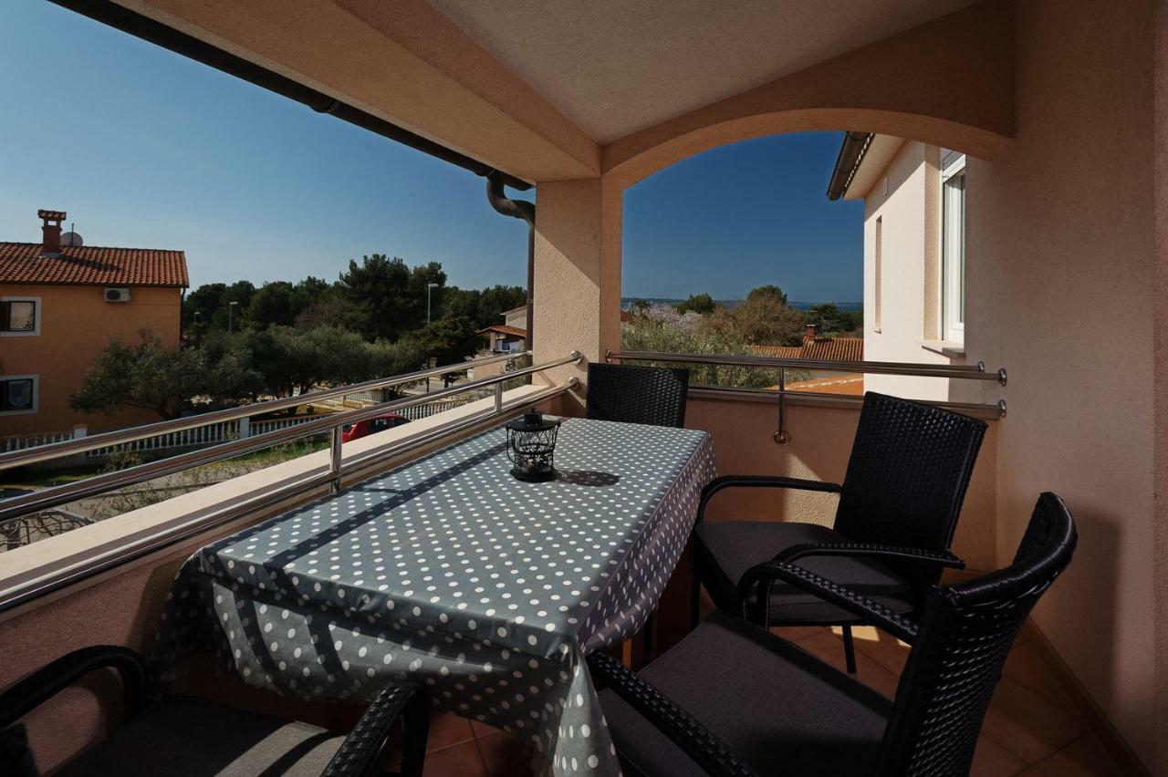 Apartments Irena With Sea View Fažana Exterior foto